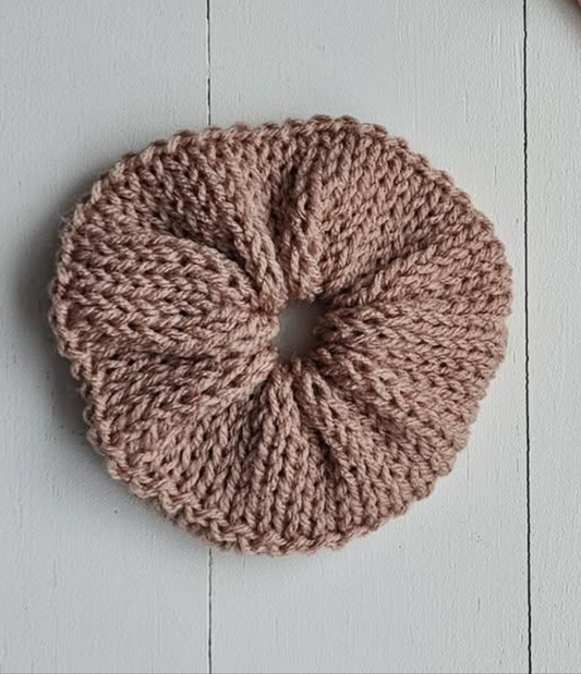 Knitted Scrunchie (warm taupe)